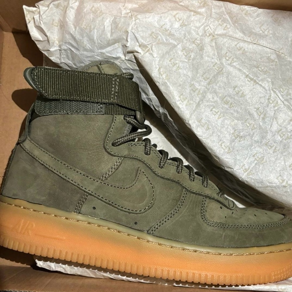 Nike olive